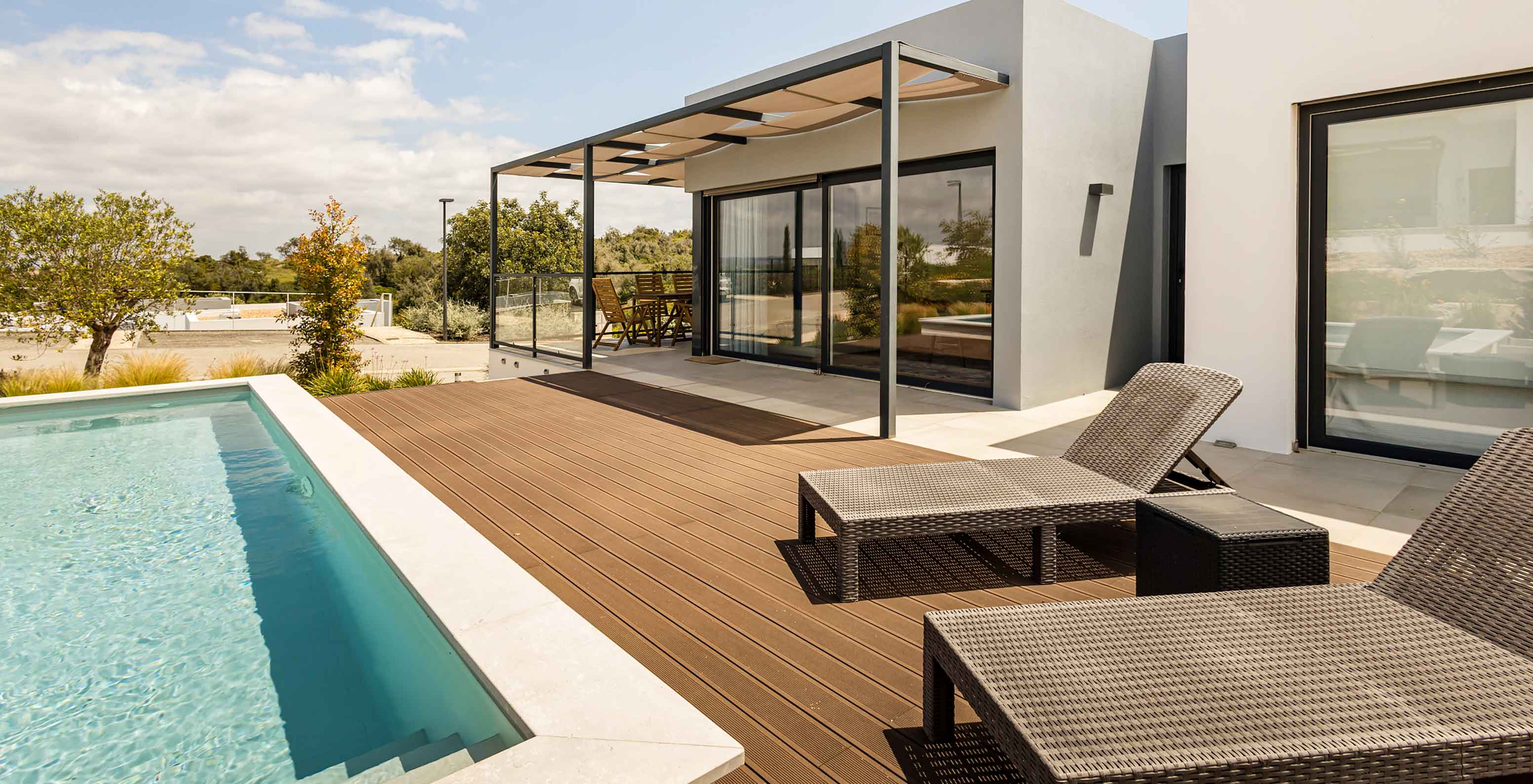Villa in Pestana Valley met een terras met zwembad en een pergola