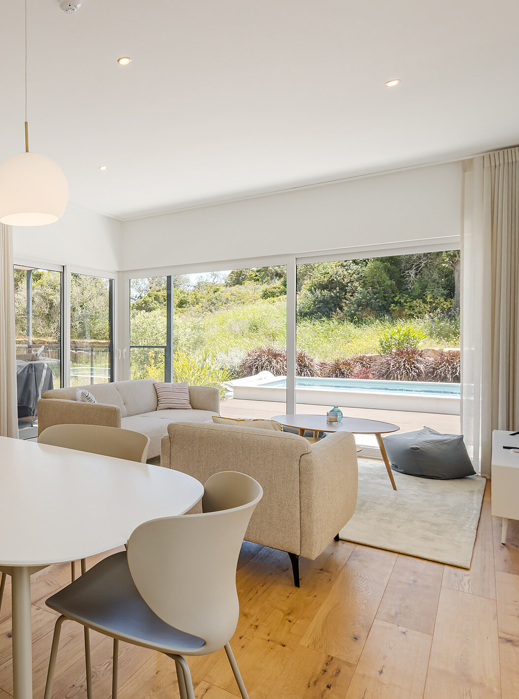 De Premium Villa 1 slaapkamer - 2 volwassenen van Pestana Valley heeft meerdere banken met uitzicht naar buiten