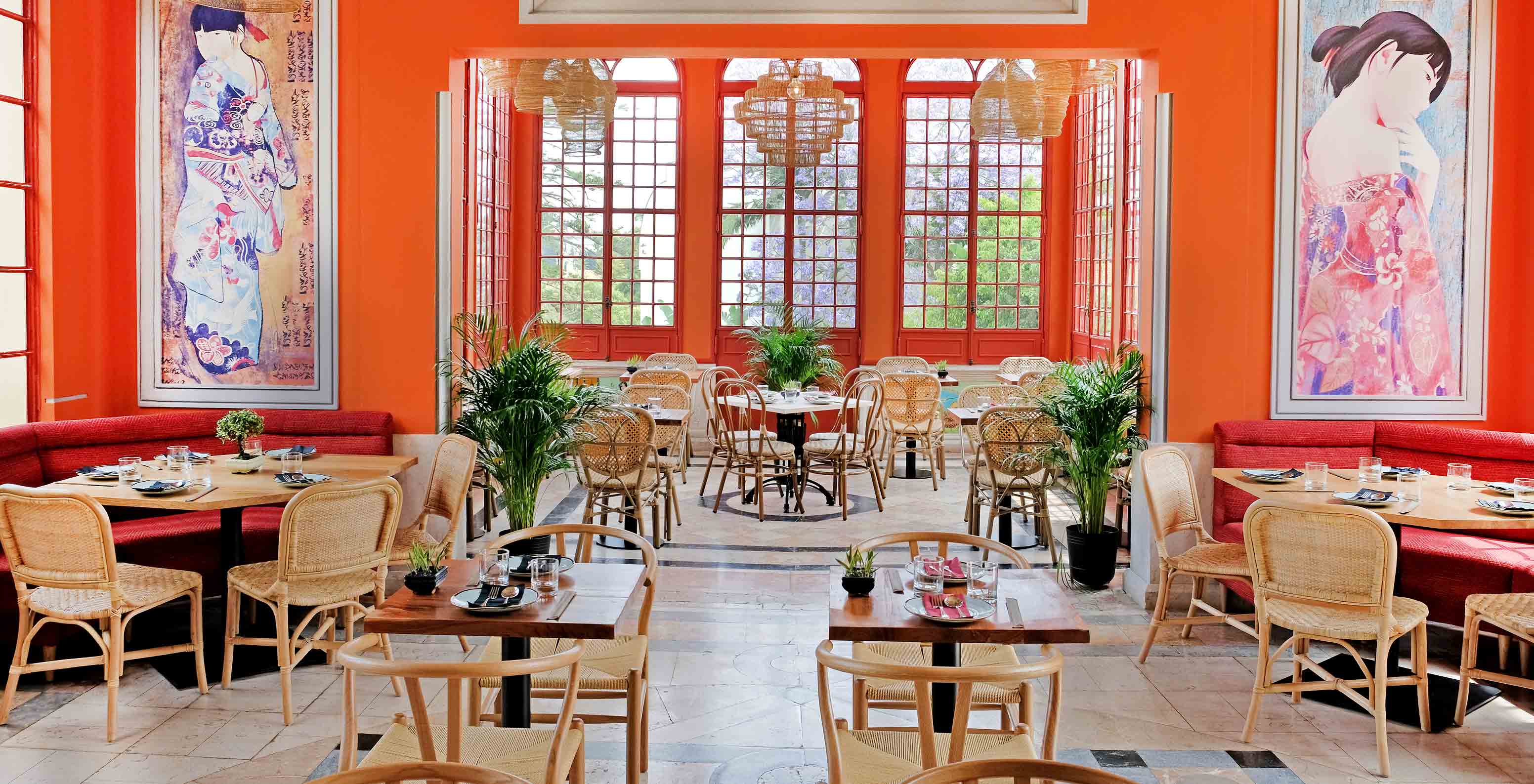 Casa do Lago by SOI 5 Sterrenhotel Nationaal Monument heeft een tafel met smakelijke hapjes