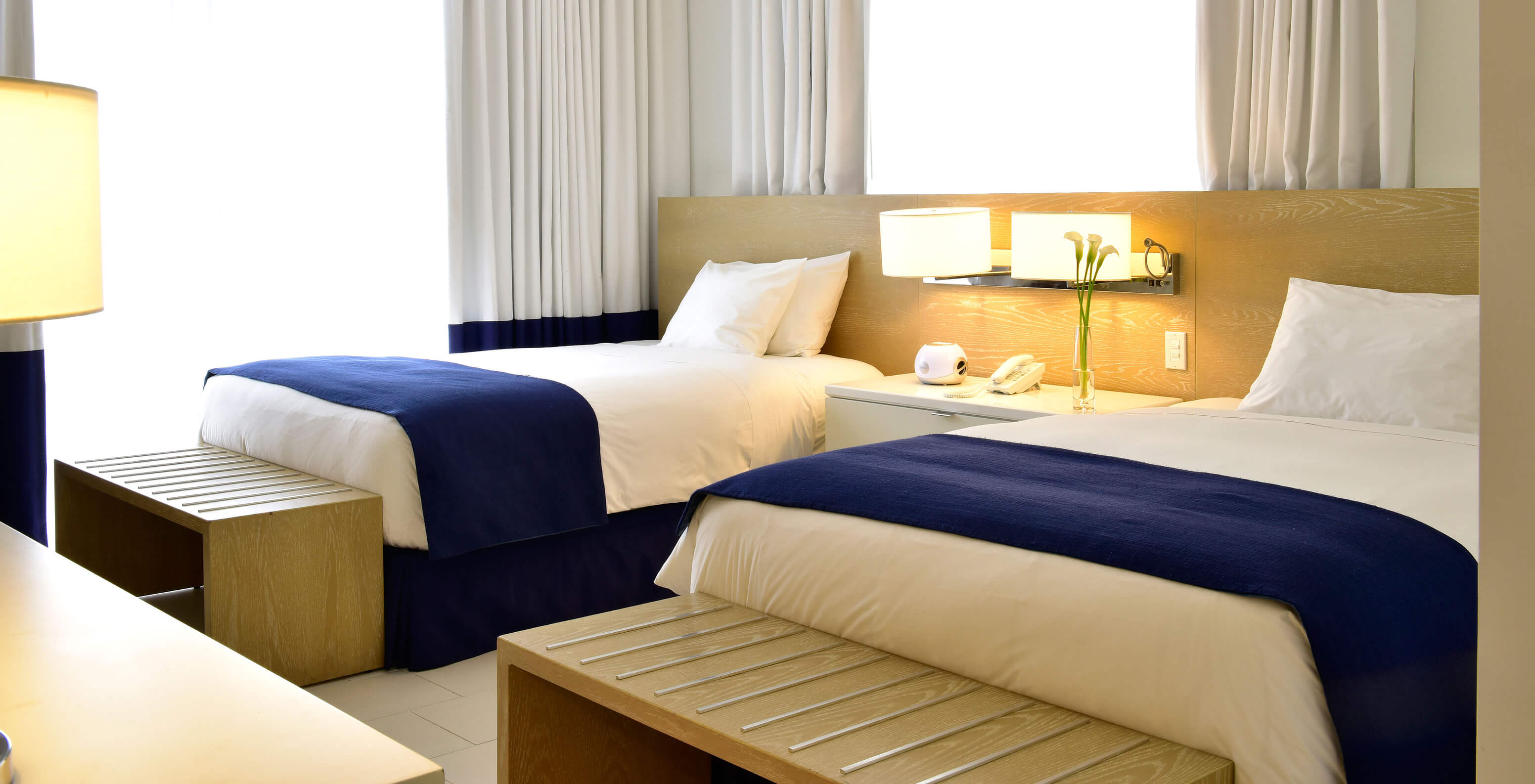 De Superior tweepersoonskamer met queensize bedden bij Pestana Miami is modern en minimalistisch met twin-bedden