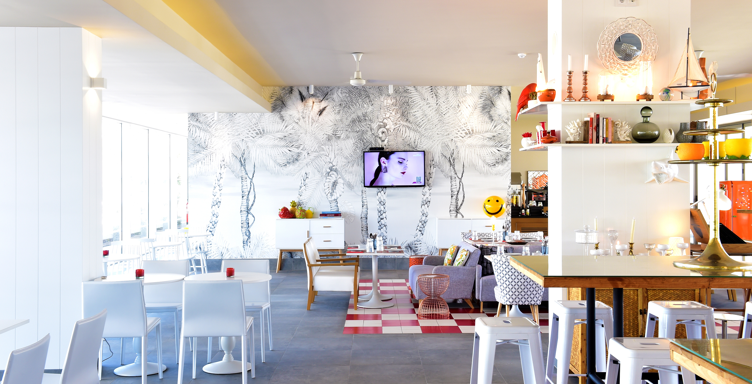 O Pestana Alvor South Beach tem um espaço interior perfeito para descansar, onde pode ver televisão e petiscar