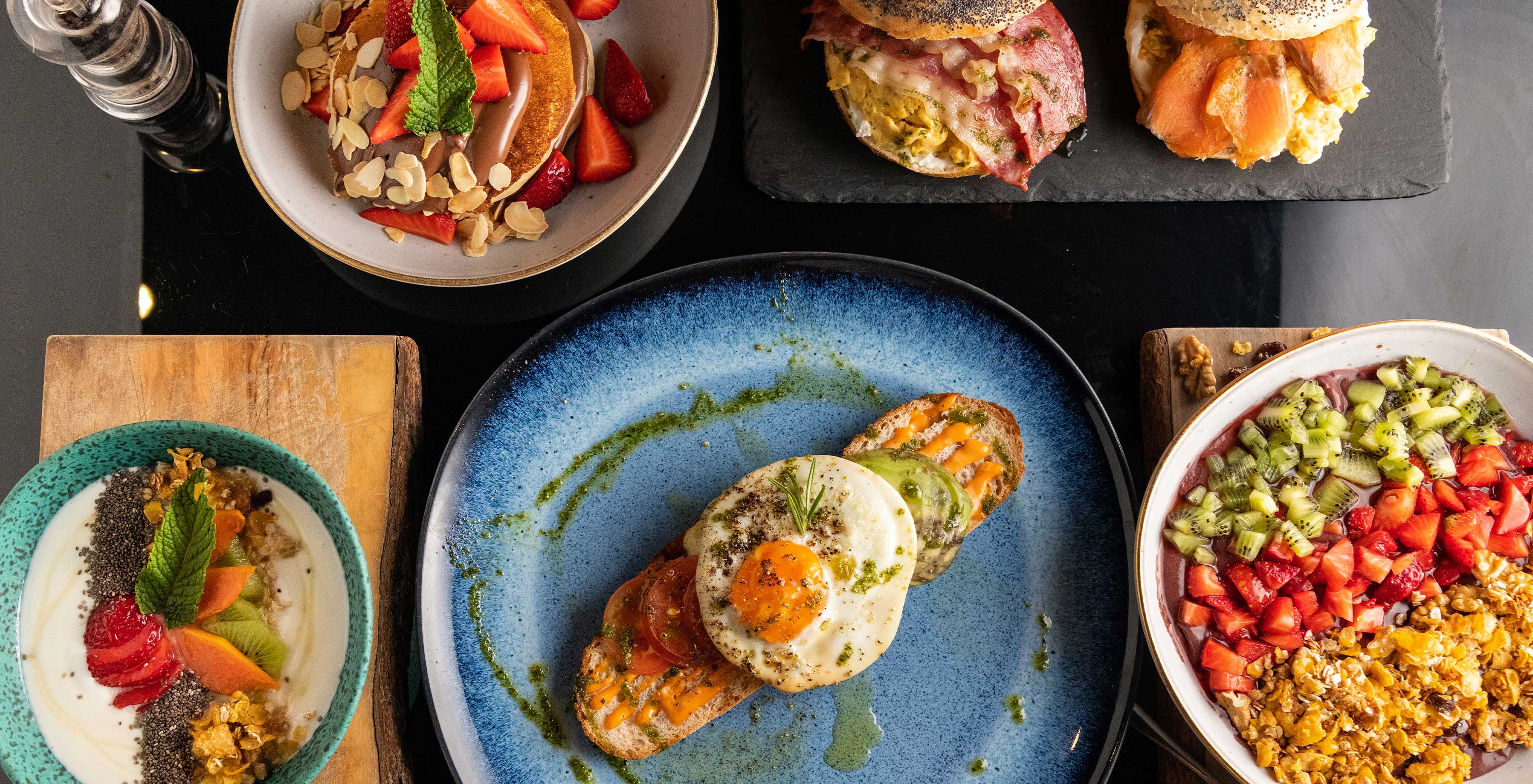 No restaurante Corner, do Hotel no Centro Histórico de Lisboa, pode optar por um brunch, e comer tostas, panquecas ou iogurte