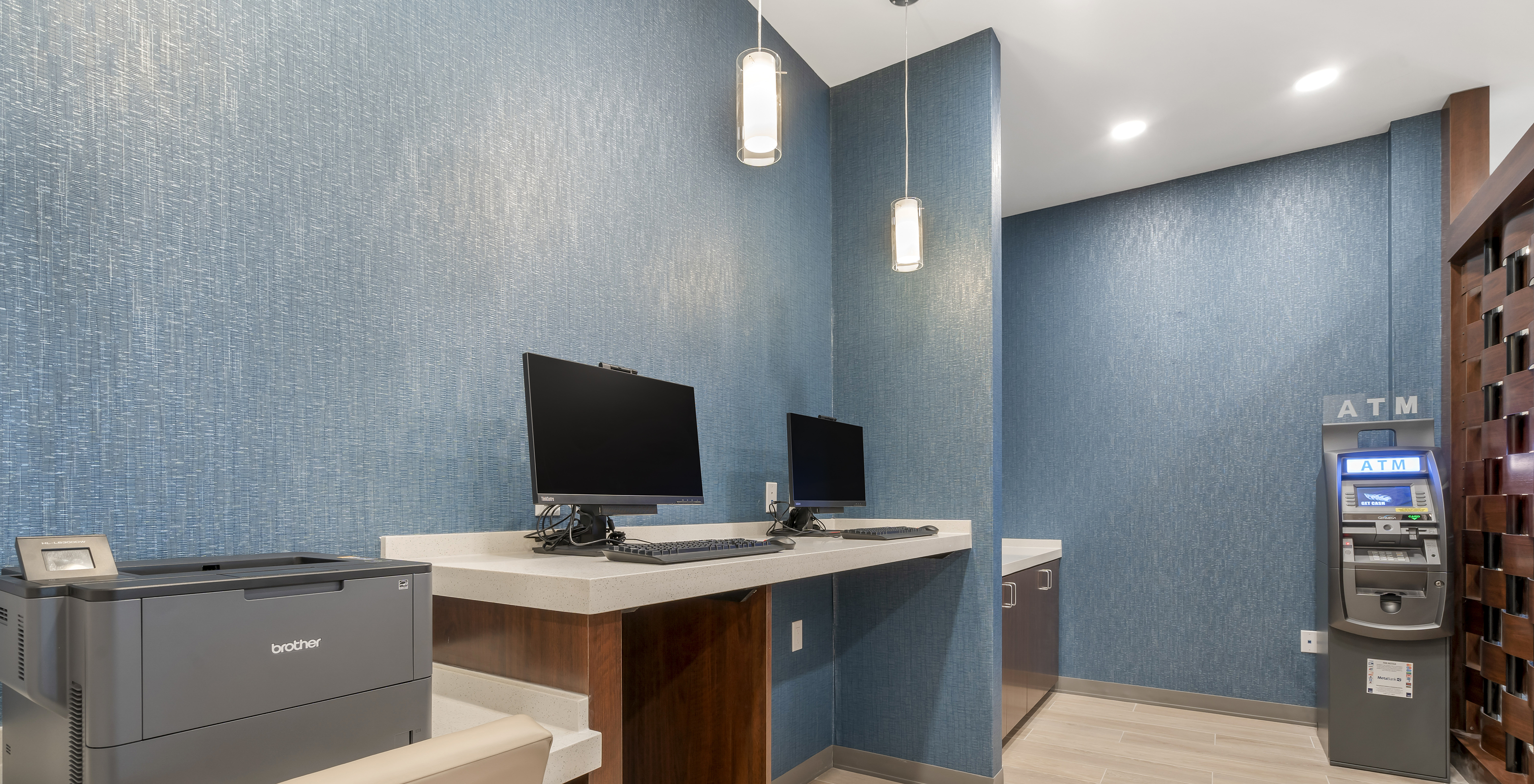 O Pestana Orlando, hotel com piscina perto da Disney, conta com uma zona de negócios com computador, impressora e ATM