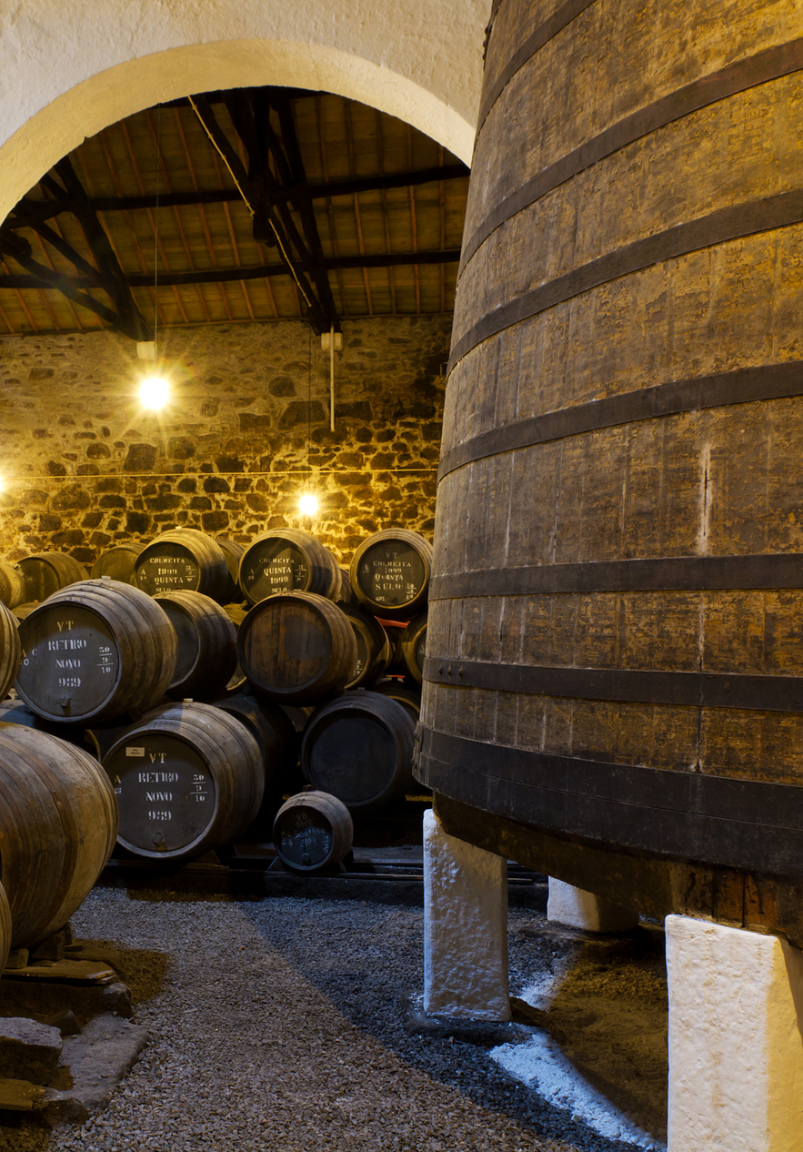 Übernachten Sie im Pestana Vintage Porto und probieren Sie unglaubliche Weine in den Portweinkellern mit alten Fässern