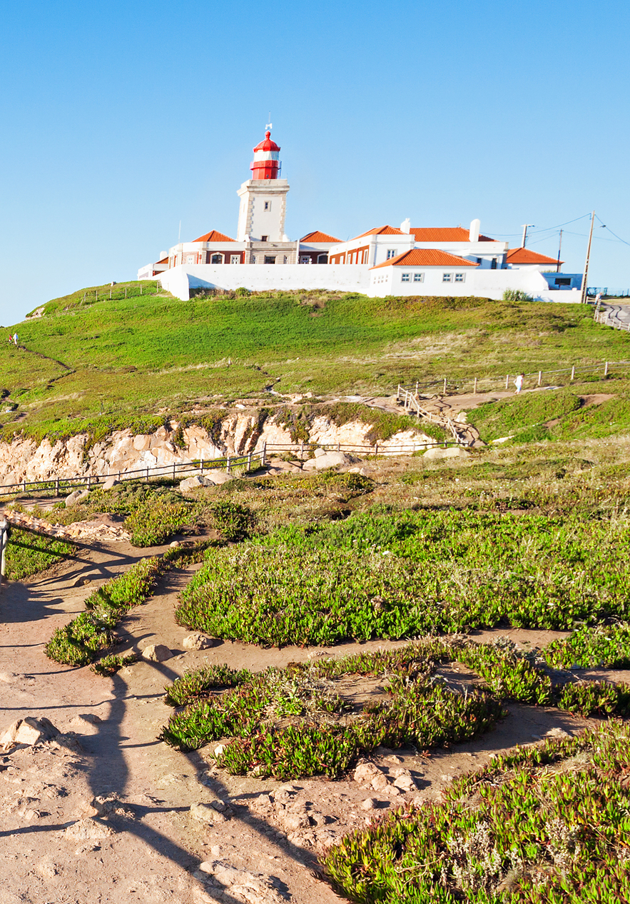 En Cabo da Roca, Parque Nacional de Sintra-Cascais, puedes recorrer senderos con vistas al Atlántico