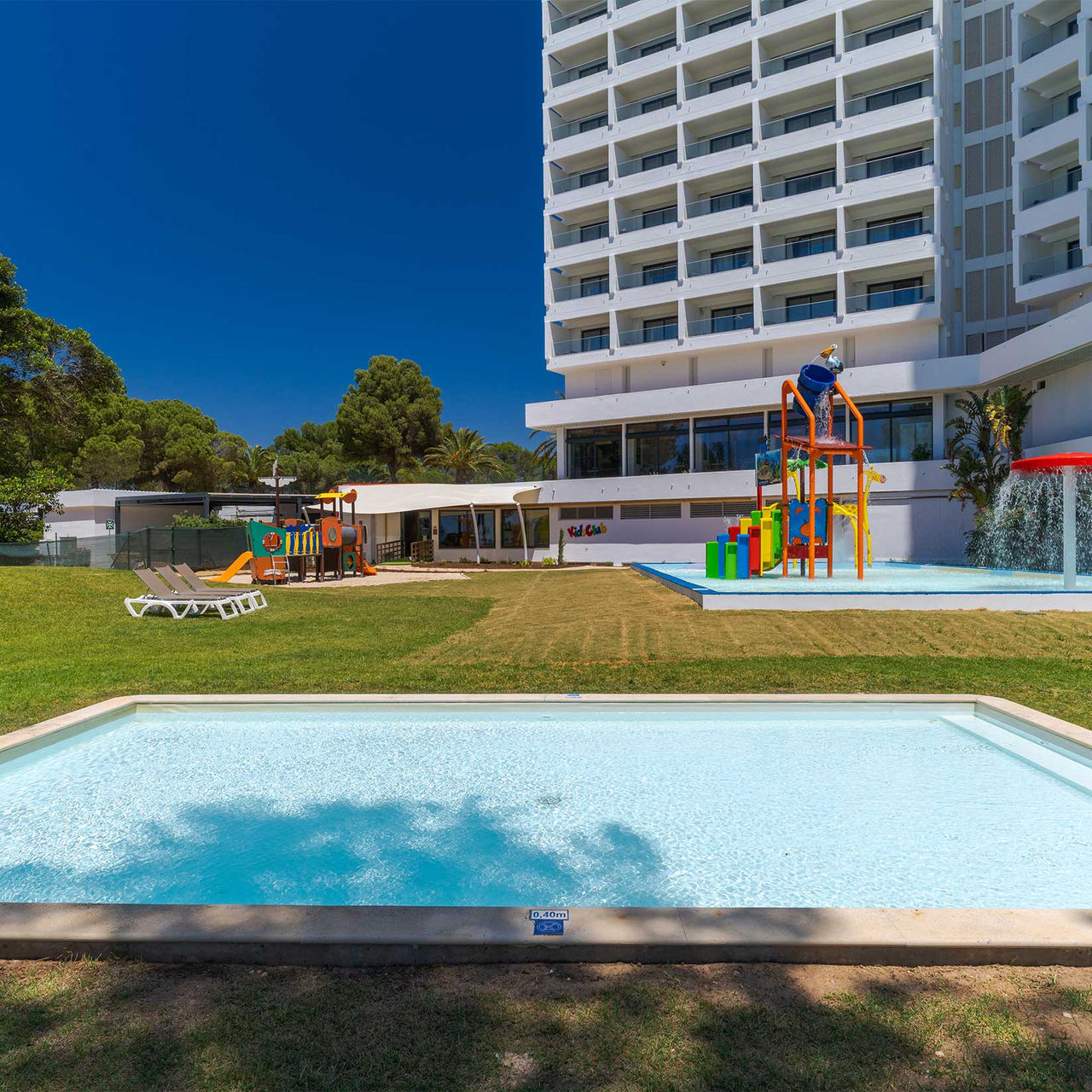 Espace enfants avec piscine et toboggans du Pestana Blue Alvor Beach, hôtel tout compris