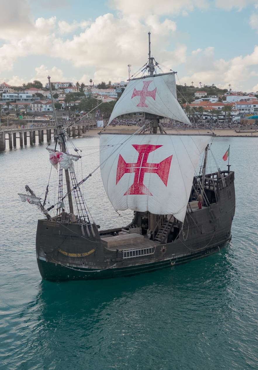 Nau Santa Maria op het Colombo Festival in de zee van Porto Santo