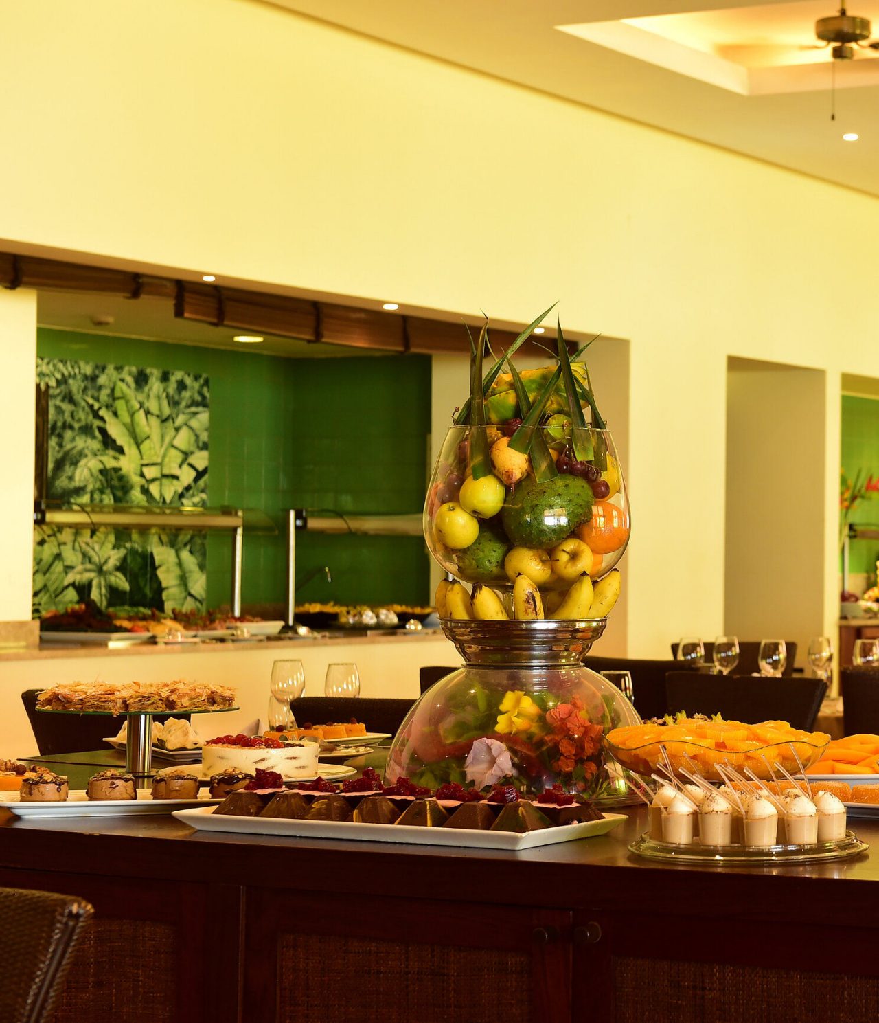 O restaurante Príncipe, do Resort de 5 Estrelas em São Tomé, tem buffet de sobremesas com várias opções