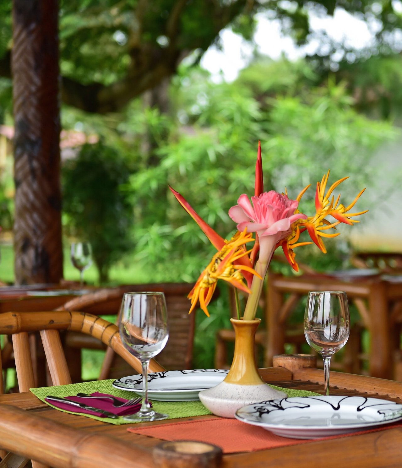 Tartaruga bar, in São Tomé has table with two plates, wine glass