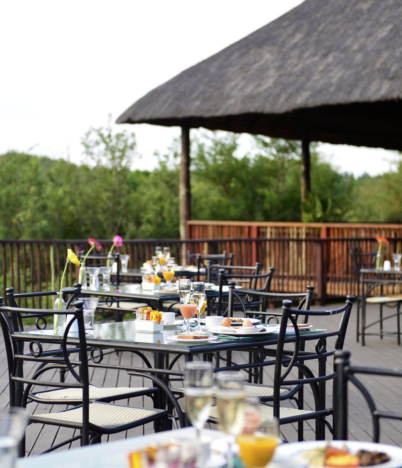Eshonalanga bar, 4-star Kruger Park hotel: breakfast terrace