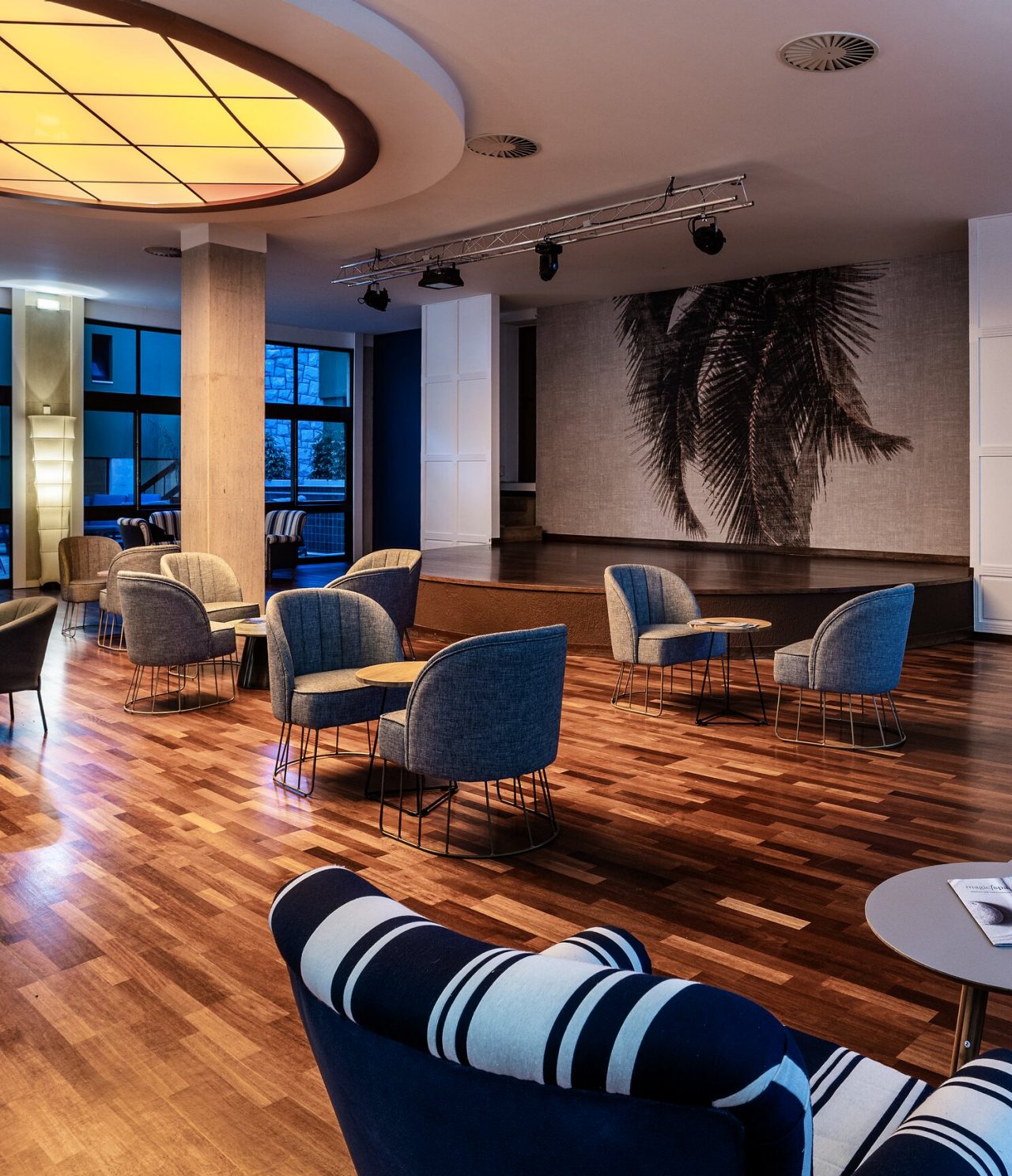 Bar do Príncipe, 4-star Algarve hotel: tables with padded chairs