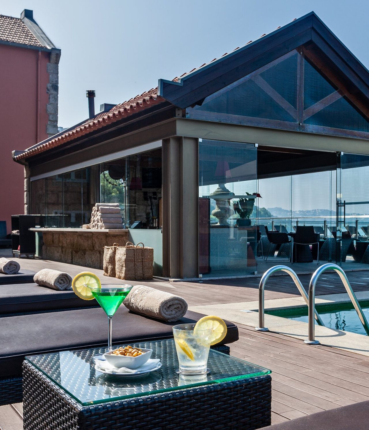 Promenade Bar, 5-Star National Monument Hotel in Porto, next to the outdoor pool serving cocktails