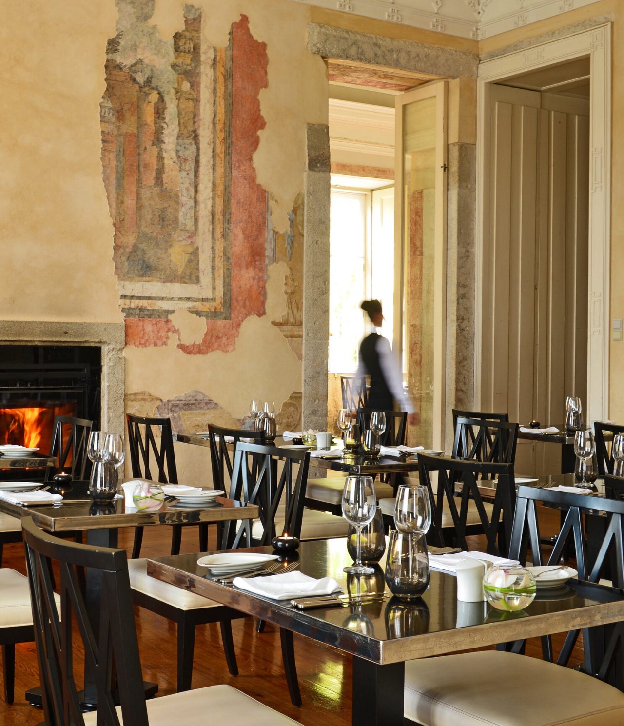 Palatium Restaurant, 5-Star National Monument Hotel in Porto, luxurious decor with several black tables