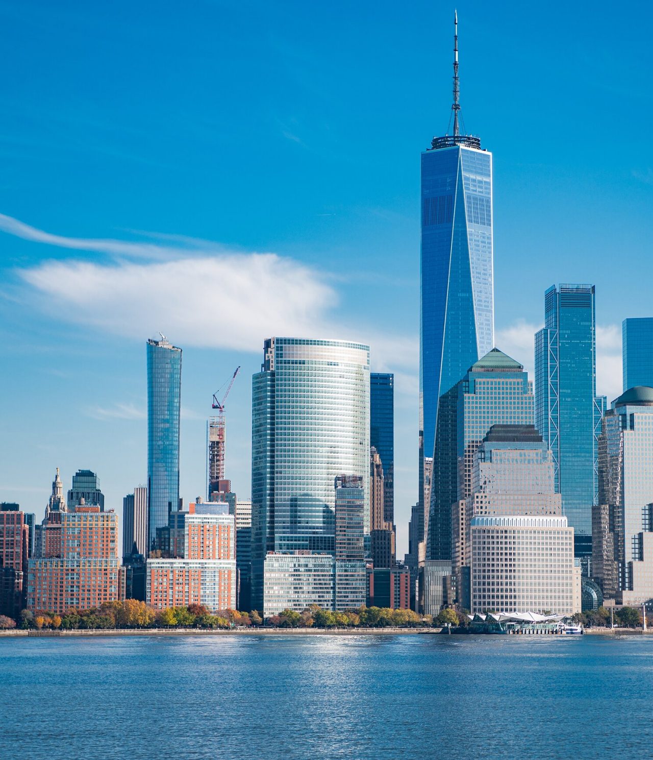 Panoramic view of Manhattan Island, with the One World Trade Center standing out among other tall buildings